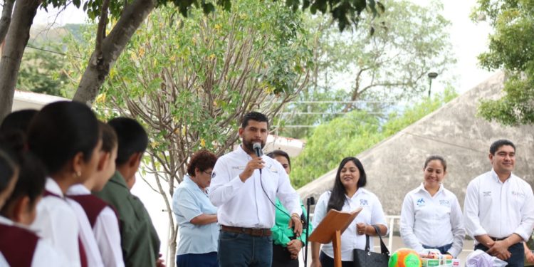 En Michoacán la apuesta es dignificar centros educativos reconoce Octavio Ocampo