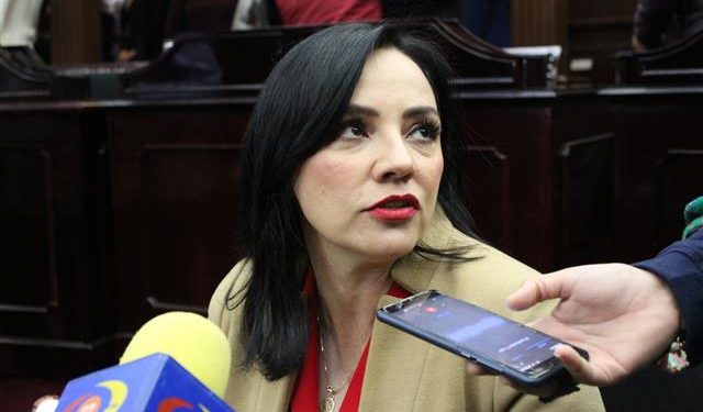 Llama Adriana Hernández, legisladora para garantizar los derechos de los adultos mayores