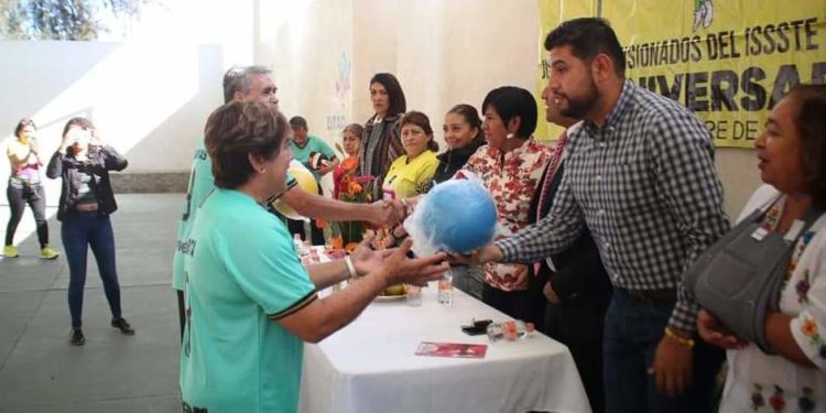 Octavio Ocampo refrenda respaldo a jubilados y pensionados en Zitácuaro