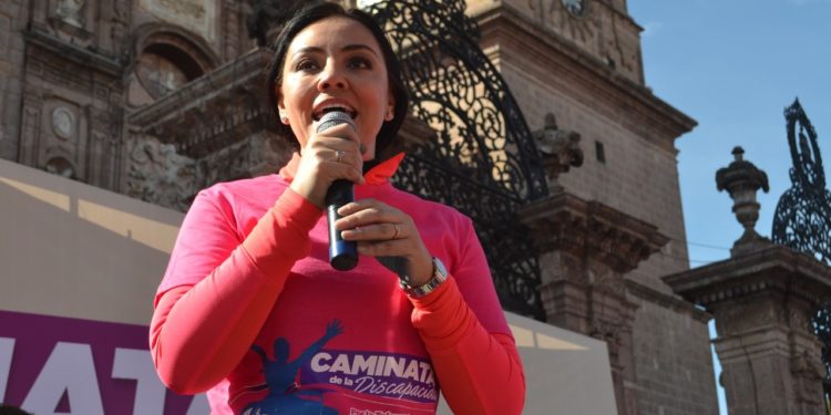 Llama Adriana Hernández a sumarse a la Caminata de la Discapacidad 2019