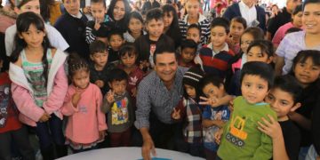 Las niñas y niños, tesoro más grande que tenemos: Silvano Aureoles