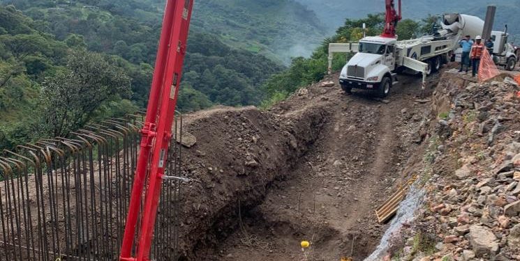 Repara SCOP, socavón en El Palmar, municipio de Charo
