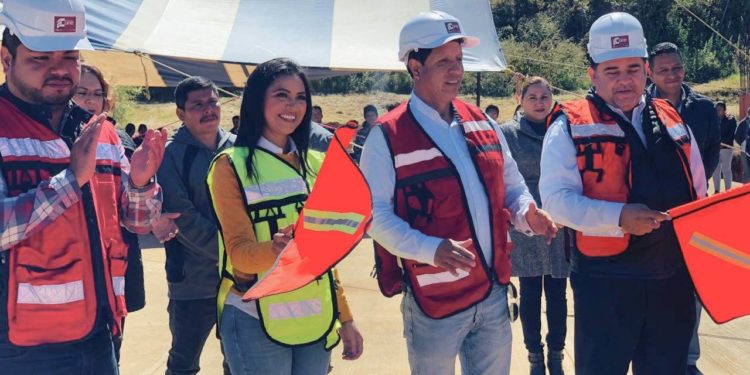Araceli Saucedo y autoridades dan banderazo a construcción de techumbre en CECyTEM 19 Tzintzuntzan