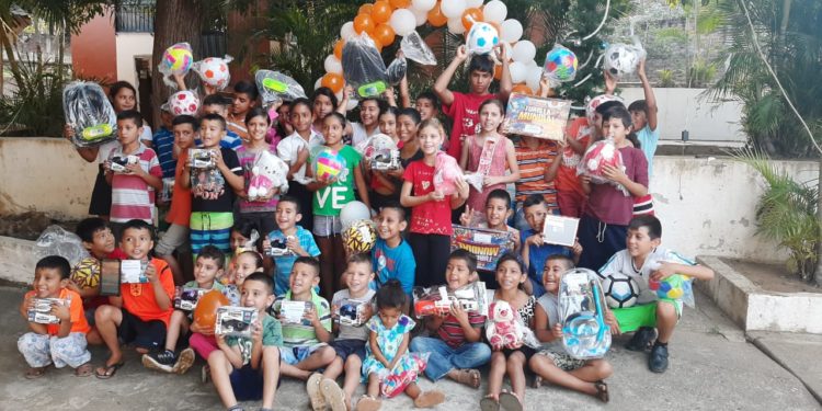 Reciben 16 albergues escolares de Michoacán, a los Reyes Magos del CECyTEM