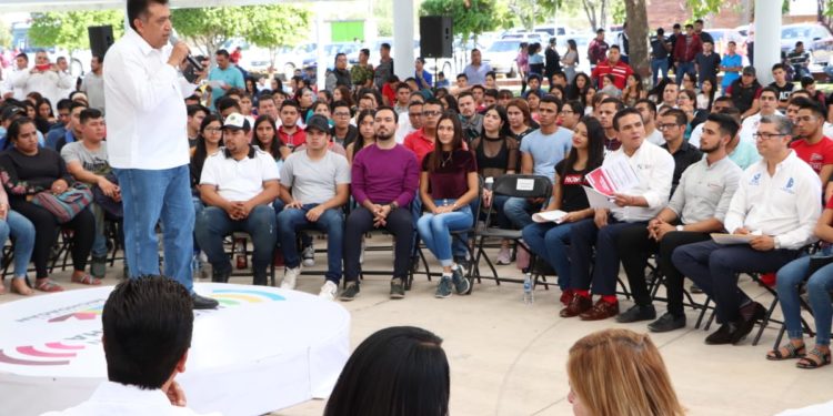 Con el respaldo del gobierno del Estado, Apatzingán avanza: José Luis Cruz