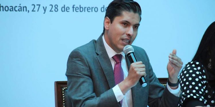 PODER LEGISLATIVO NO DEBE PERMANECER DISTANTE A LA FORMACIÓN CÍVICA Y PARTICIPACIÓN CIUDADANA: JAVI PAREDES