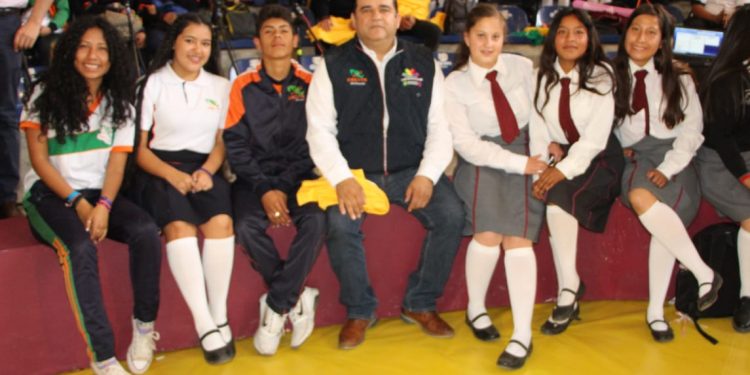 Contribuye CECyTEM a la formación académica de sus estudiantes