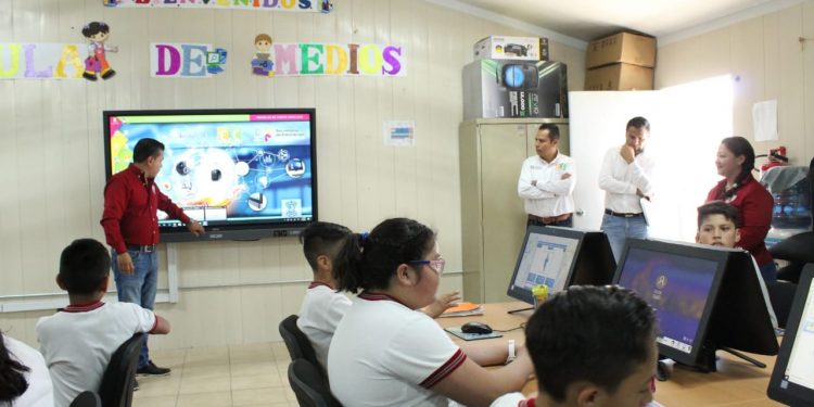 Inaugura la SEE espacios digitales en dos Escuelas de Tiempo Completo