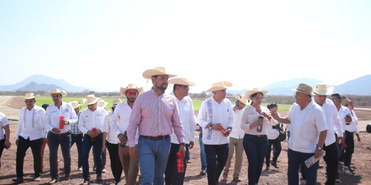 Octavio Ocampo visita el ITSH y refrenda apoyo con la educación