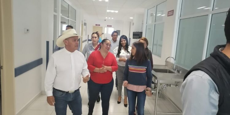 Comisión de Salud visita centro de salud de Tancitaro y lo consideran elefante blanco