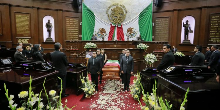 Asiste Ejecutivo a homenaje luctuoso al diputado Erik Juárez Blanquet