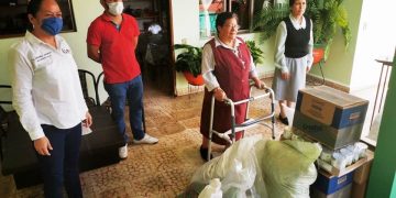 Bajo protocolos de prevención gobierno de Silvano entrega apoyo a casas del adulto mayo: Jeovana Alcántar Baca