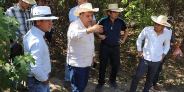 Alcalde de Apatzingán verifica avance del proyecto de la presa El Sandoval