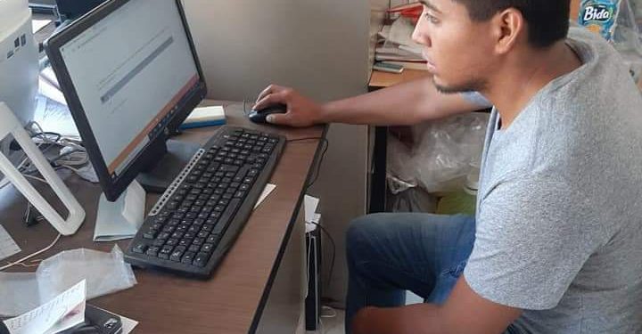 Reanudan estudiantes del CECyTEM clases en línea