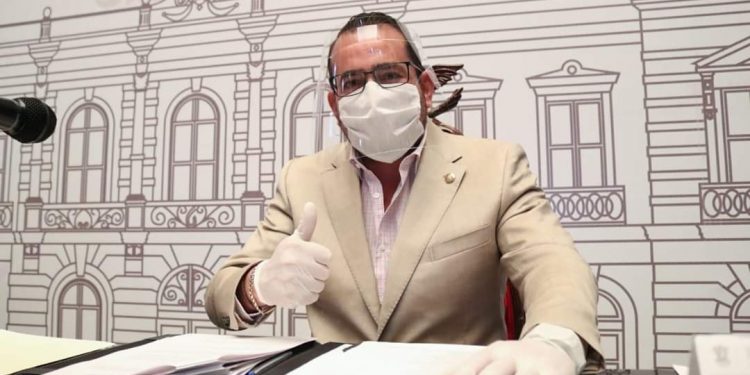 Reconoce Humberto González a profesionales de la salud por su labor en contingencia