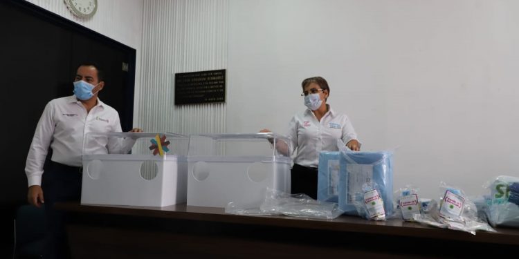 Dona Mabe 300 cabinas protectoras a SSM, para personal que combate COVID-19