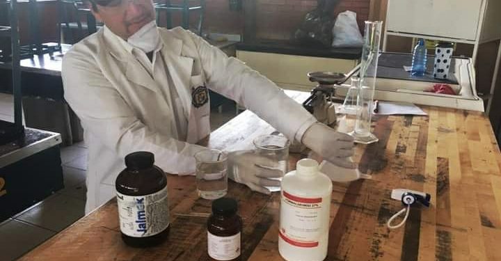 Conalep La Piedad produce germicida para combatir al COVID-19