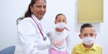 Quedarse en casa y uso de cubrebocas, esenciales para mitigar el COVID-19