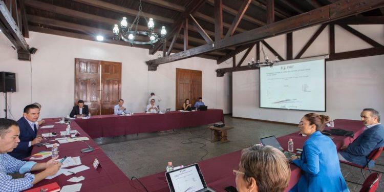 Acuerdan intensificar acciones para proteger a adultos mayores por COVID-19