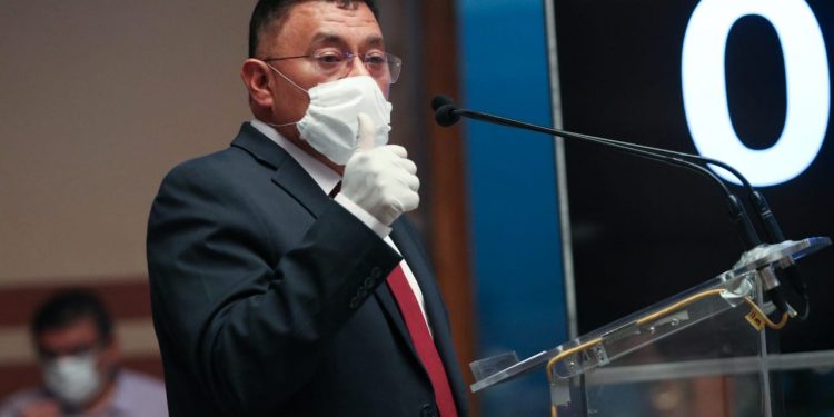 Cordura y congruencia política, pide Fermín Bernabé a diputados ante contingencia