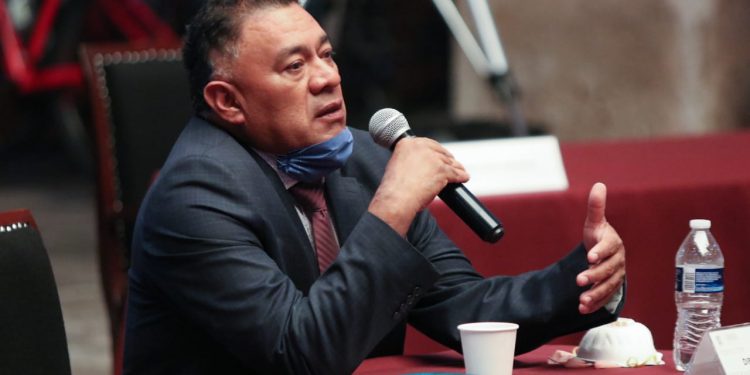 Deben gobiernos estatales ajustar medidas de austeridad contra COVID-19: Fermín Bernabé