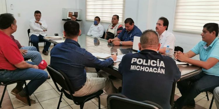 Inician trabajos de sanitización en el Mercado de Apatzingán