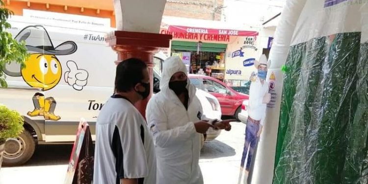 Continúa campaña de sanitización impulsada por Tony Martínez en Distrito de Hidalgo