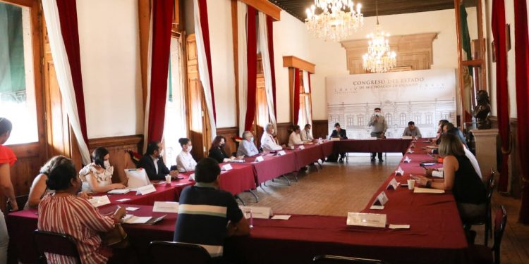 Se reúnen diputados con autoridades sanitarias para definir ruta de trabajo en conjunto contra expansión del Covid-19