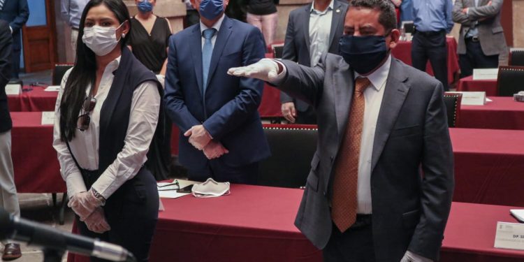 Rinde protesta ante Pleno del Congreso michoacano Ángel Custodio Virrueta García