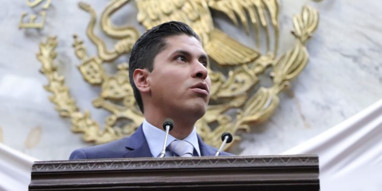 Necesarios incentivos económicos para cuerpos policiacos que se mantienen en las calles: Javi Paredes
