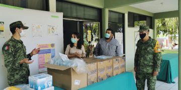 Representantes populares del PT en Apatzingán entregan equipo médico de seguridad a instituciones