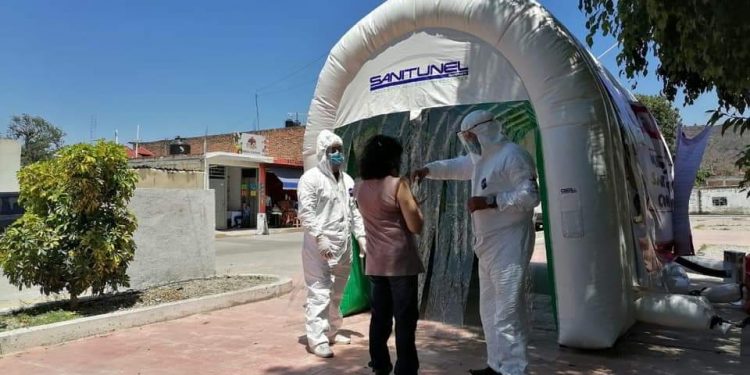Túneles de ozono en seco, instalados por Tony Martínez en Distrito de Hidalgo, medida preventiva en contingencia