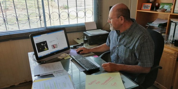 Estudiantes y directivos del CECyTEM participan en seminario de arte