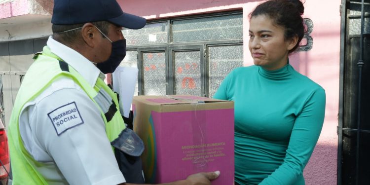 Invaluable, apoyo con alimentos, dice Xóchitl al recibir una despensa