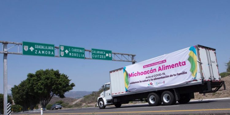 Inicia distribución de paquetes alimentarios en las 15 regiones de Michoacán