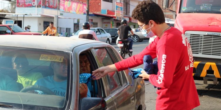 Llama Adriana Hernández a reforzar las redes sociales de apoyo