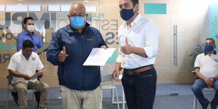 Entrega Gobierno Estatal créditos a transportistas de Morelia