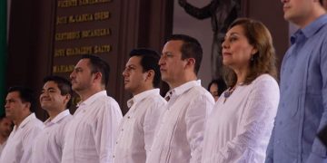 Cuquita Cabrera apoya con productos alimenticios a  apatzinguenses