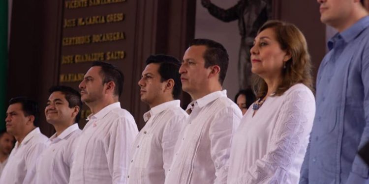 Cuquita Cabrera apoya con productos alimenticios a apatzinguenses