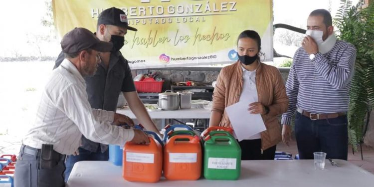 Humberto González entrega apoyos a los trabajadores del campo en Distrito de Puruándiro