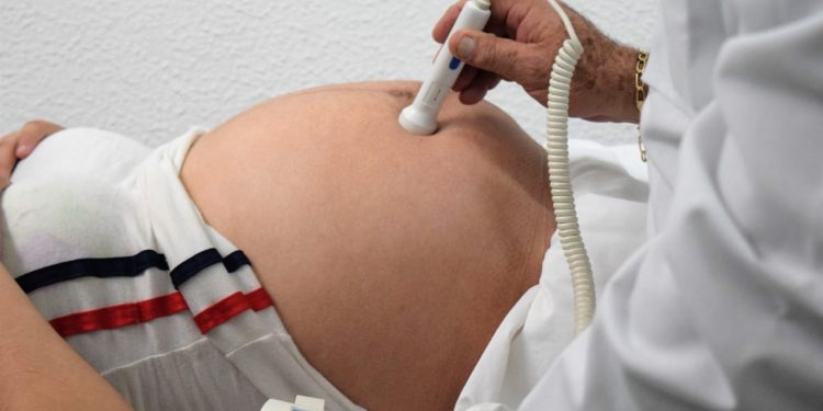 Alertan autoridades sanitarias sobre atención obstétrica en clínicas privadas