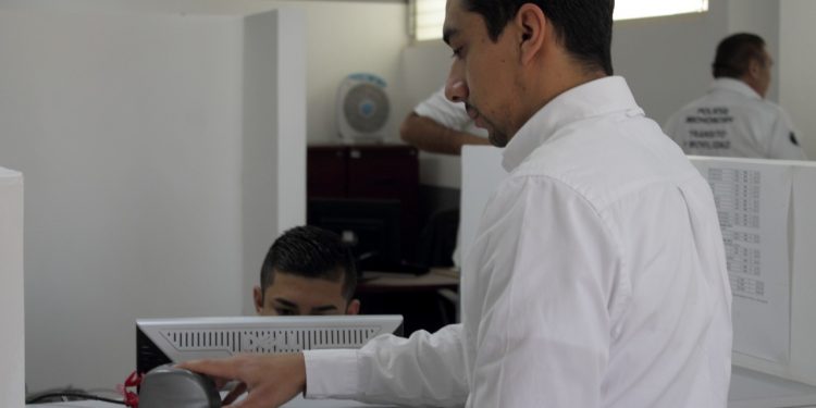 Automovilistas podrán renovar su licencia para conducir sin multas, hasta el 30 de noviembre