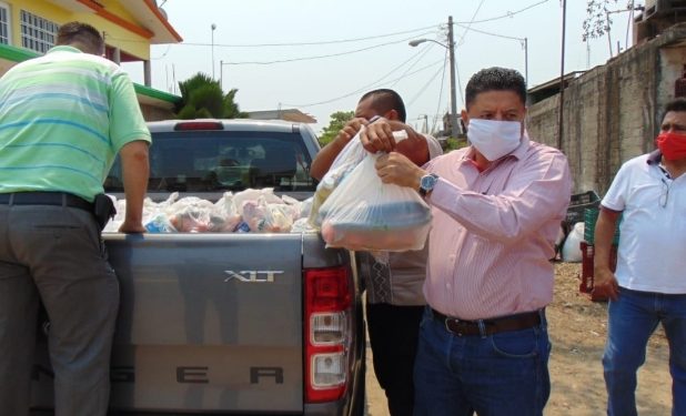 Distribuye Feliciano Flores, 1,600 despensas a colonias vulnerables por COVID-19 en Lázaro Cárdenas