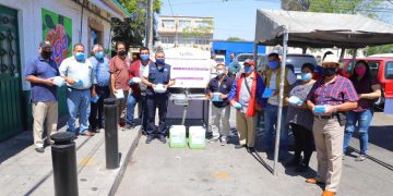 Cuida Sedesoh la salud de comerciantes y usuarios de tianguis de Morelia, contra COVID-19