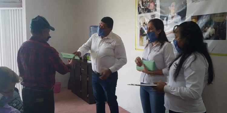 Araceli Saucedo se reúne con Palomas Mensajeras que no pudieron viajar al vecino país por contingencia