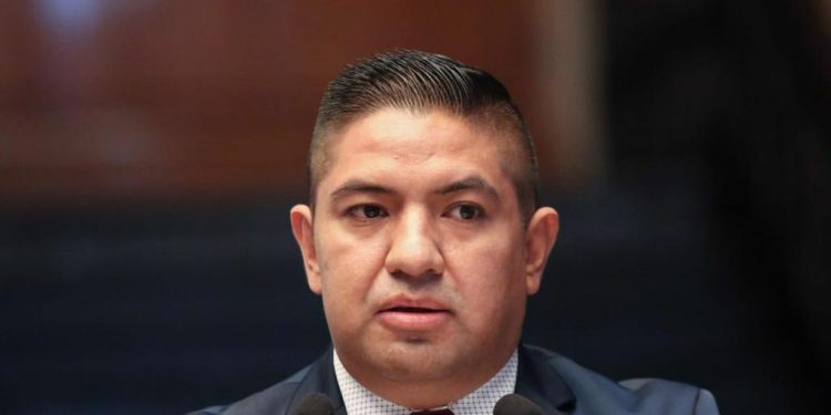 Paco Cedillo presenta iniciativa para regular la movilidad de los michoacanos en el estado