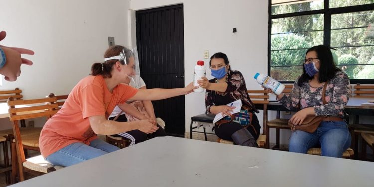 Mujeres de Huecorio establecen huertos de traspatio con Agricultura Sustentable