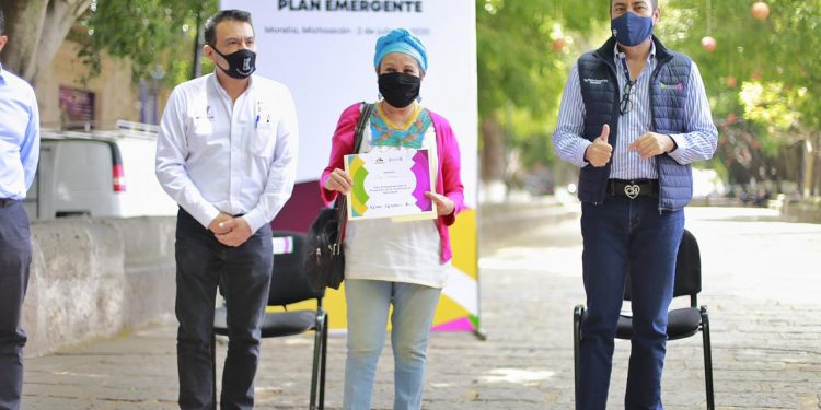 Entrega Carlos Herrera créditos a comerciantes y prestadores de servicios en Morelia por más de 1 mdp