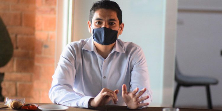 ARTURO HERNÁNDEZ SOSTIENE REUNIÓN CON EMPRESARIOS MICHOACANOS Y NACIONALES