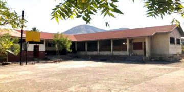 En Nueva Italia reconocen gestión de Carmen Lozano Nuñez en favor de la educación